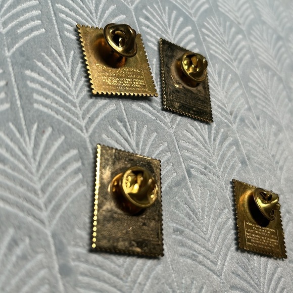 4 vintage collectible stamp brooches - Picture 5 of 11